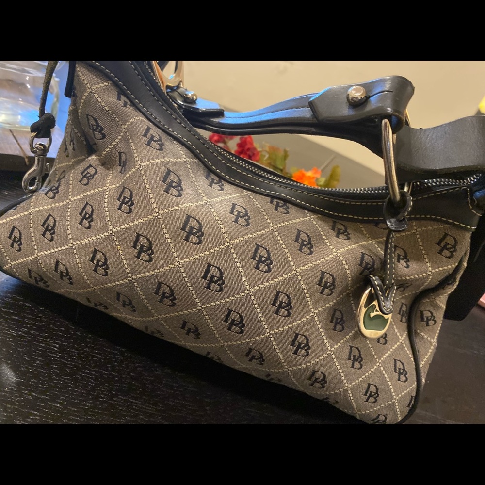 Dooney & bourke signature slouch east west leather canvas bag
